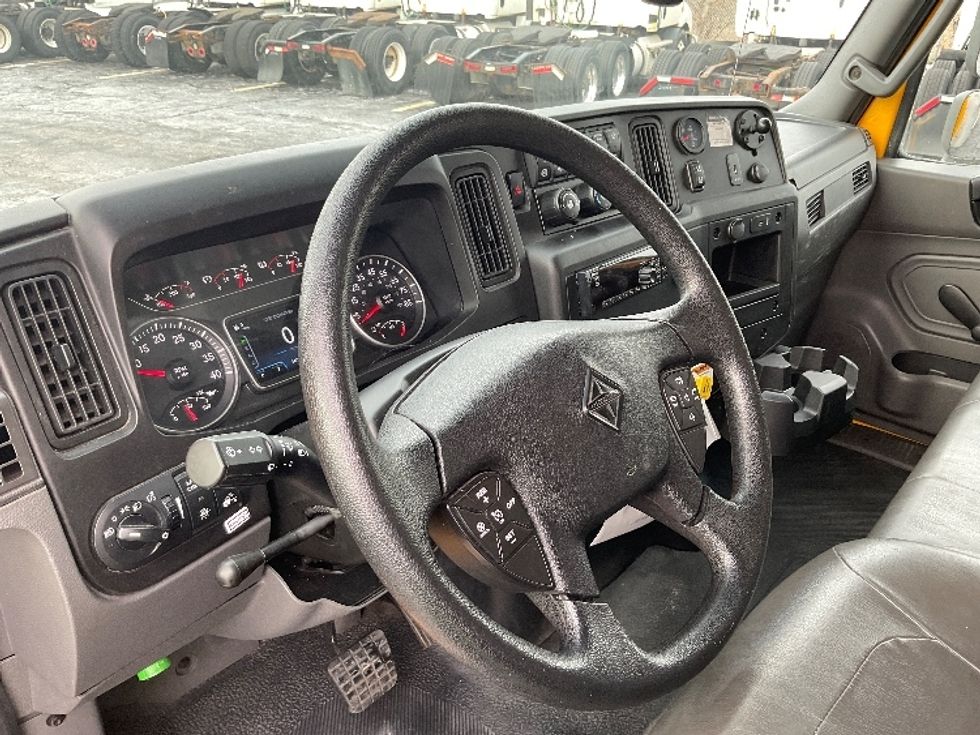 Medium Duty Box Truck-Light and Medium Duty Trucks-International-2021-MV607-Middlefield-OH-167,515\n\t\tmiles-$ 45,750 - Image 17