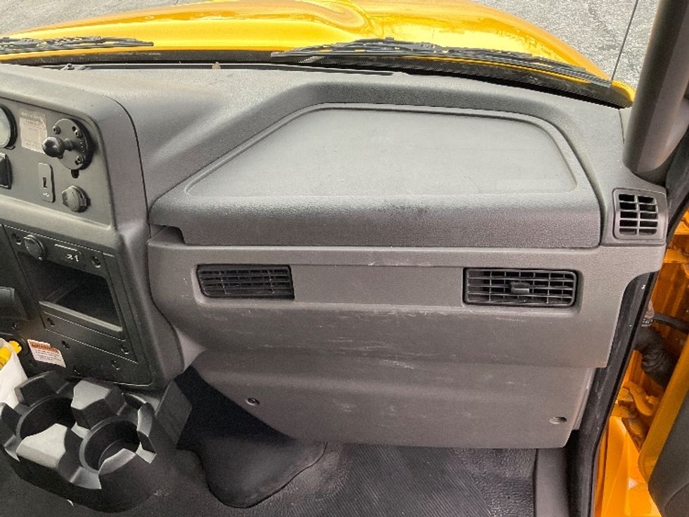 Medium Duty Box Truck-Light and Medium Duty Trucks-International-2021-MV607-Middlefield-OH-167,515\n\t\tmiles-$ 45,750 - Image 21