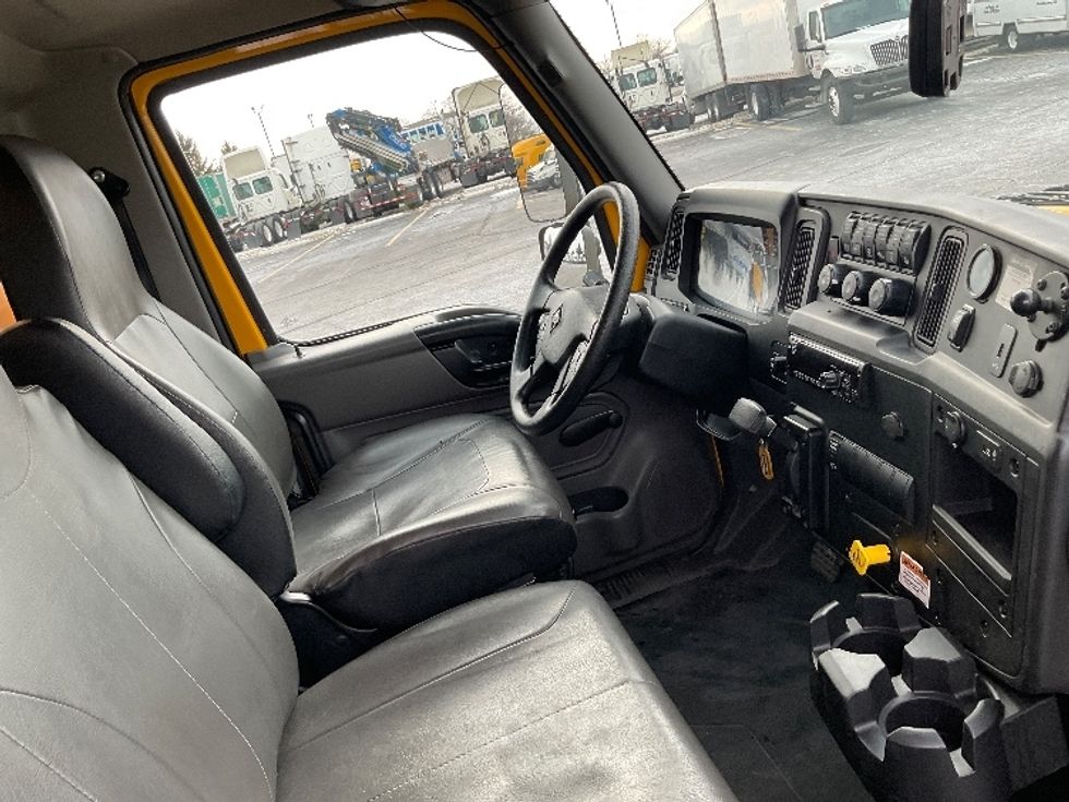 Medium Duty Box Truck-Light and Medium Duty Trucks-International-2021-MV607-Middlefield-OH-167,515\n\t\tmiles-$ 45,750 - Image 22