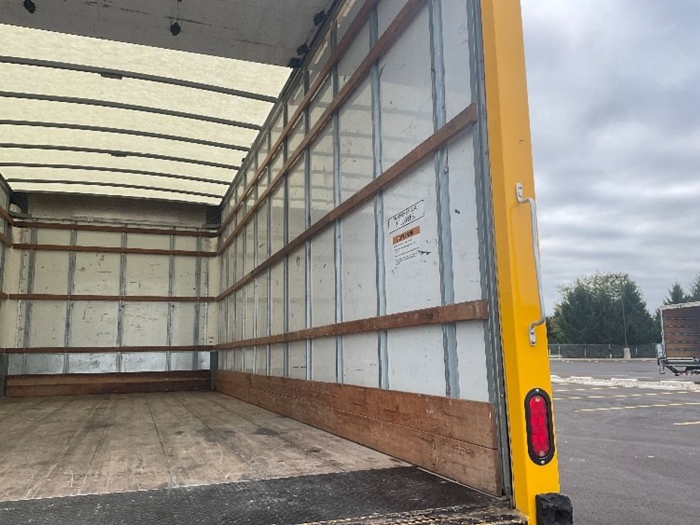 Medium Duty Box Truck-Light and Medium Duty Trucks-International-2021-MV607-Middlefield-OH-175,296\n\t\tmiles-$ 35,500 - Image 12