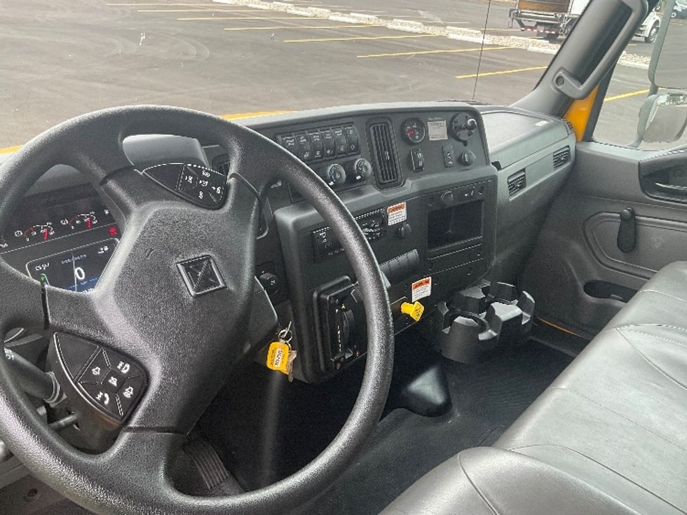Medium Duty Box Truck-Light and Medium Duty Trucks-International-2021-MV607-Middlefield-OH-175,296\n\t\tmiles-$ 35,500 - Image 18