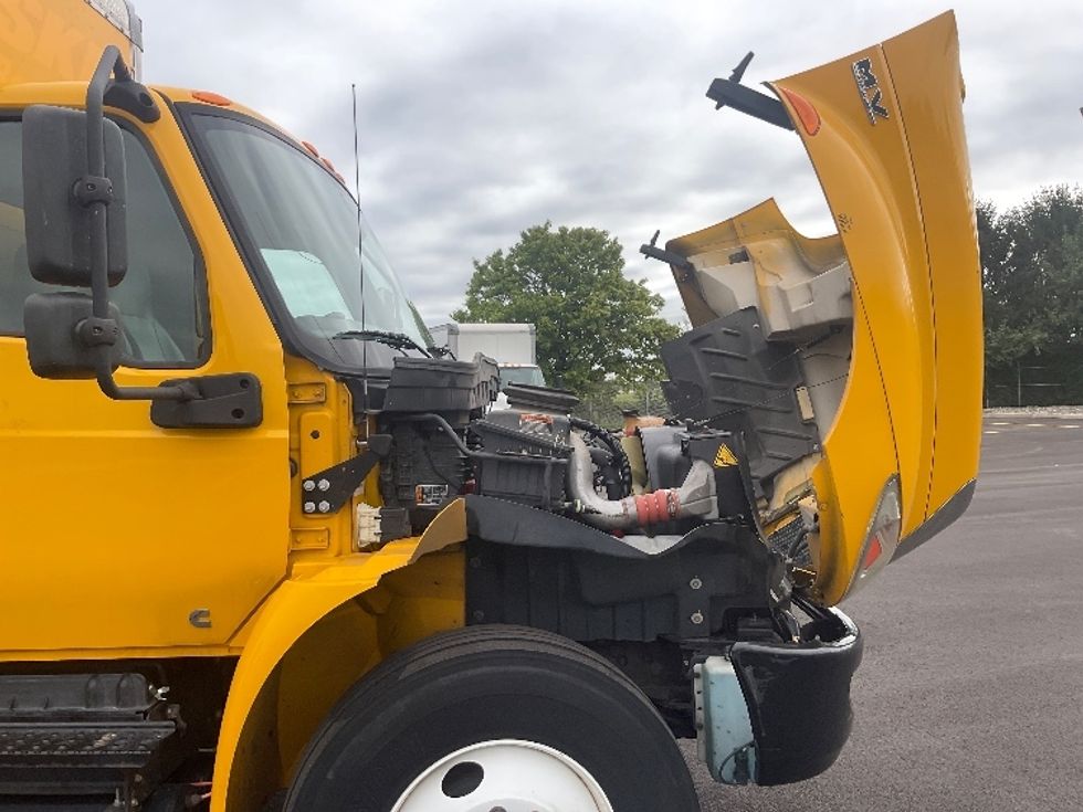 Medium Duty Box Truck-Light and Medium Duty Trucks-International-2021-MV607-Middlefield-OH-175,296\n\t\tmiles-$ 35,500 - Image 24