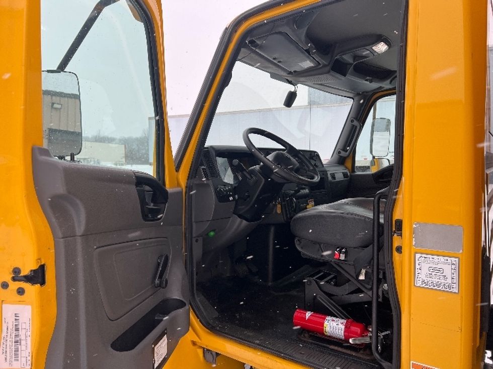 Medium Duty Box Truck-Light and Medium Duty Trucks-International-2021-MV607-Middlefield-OH-187,715\n\t\tmiles-$ 37,000 - Image 16