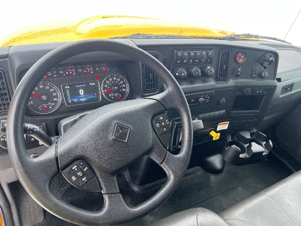 Medium Duty Box Truck-Light and Medium Duty Trucks-International-2021-MV607-Middlefield-OH-187,715\n\t\tmiles-$ 37,000 - Image 18