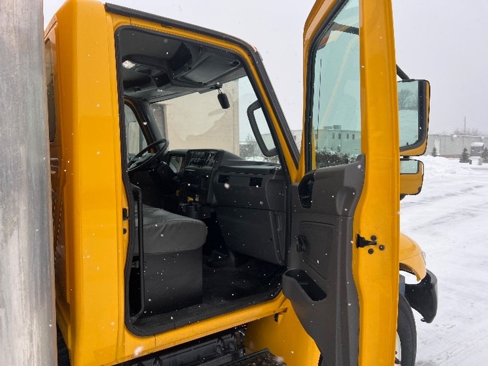 Medium Duty Box Truck-Light and Medium Duty Trucks-International-2021-MV607-Middlefield-OH-187,715\n\t\tmiles-$ 37,000 - Image 20