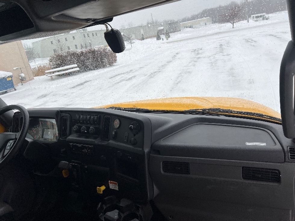 Medium Duty Box Truck-Light and Medium Duty Trucks-International-2021-MV607-Middlefield-OH-187,715\n\t\tmiles-$ 37,000 - Image 21