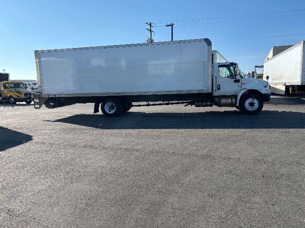 Medium Duty Box Truck-Light and Medium Duty Trucks-International-2021-MV607-Middlefield-OH-194,627\n\t\tmiles-$ 48,000 - Image 15