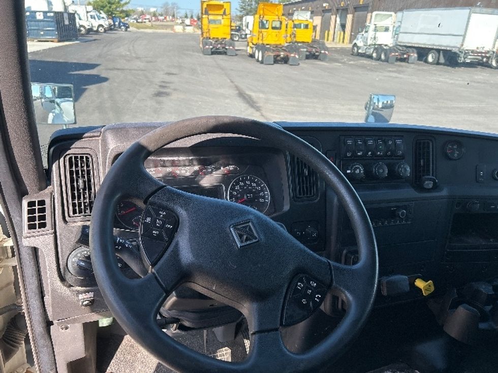 Medium Duty Box Truck-Light and Medium Duty Trucks-International-2021-MV607-Middlefield-OH-194,627\n\t\tmiles-$ 48,000 - Image 17