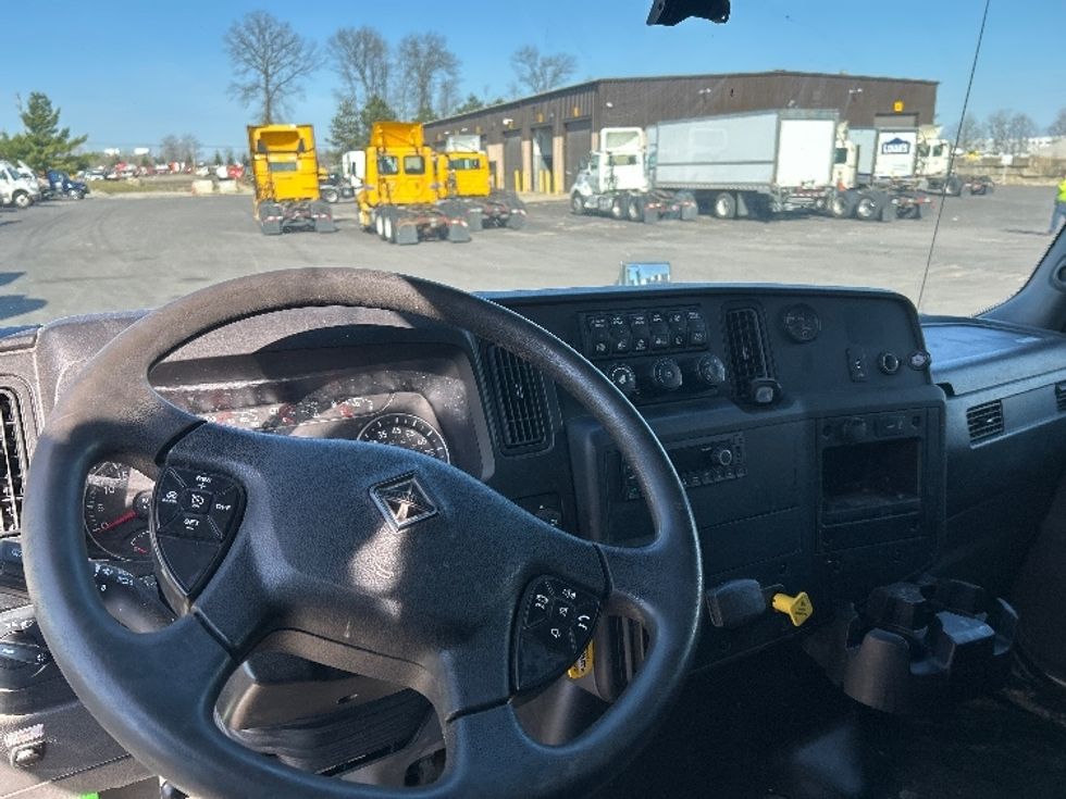 Medium Duty Box Truck-Light and Medium Duty Trucks-International-2021-MV607-Middlefield-OH-194,627\n\t\tmiles-$ 48,000 - Image 18