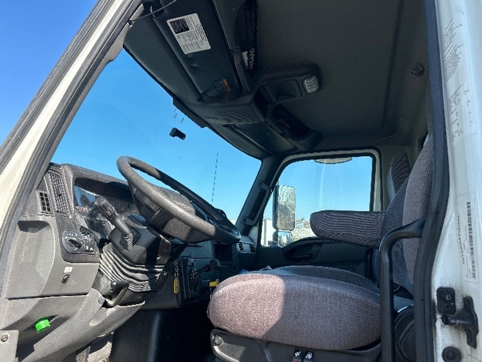 Medium Duty Box Truck-Light and Medium Duty Trucks-International-2021-MV607-Middlefield-OH-194,627\n\t\tmiles-$ 48,000 - Image 16