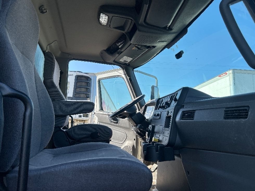 Medium Duty Box Truck-Light and Medium Duty Trucks-International-2021-MV607-Middlefield-OH-194,627\n\t\tmiles-$ 48,000 - Image 20