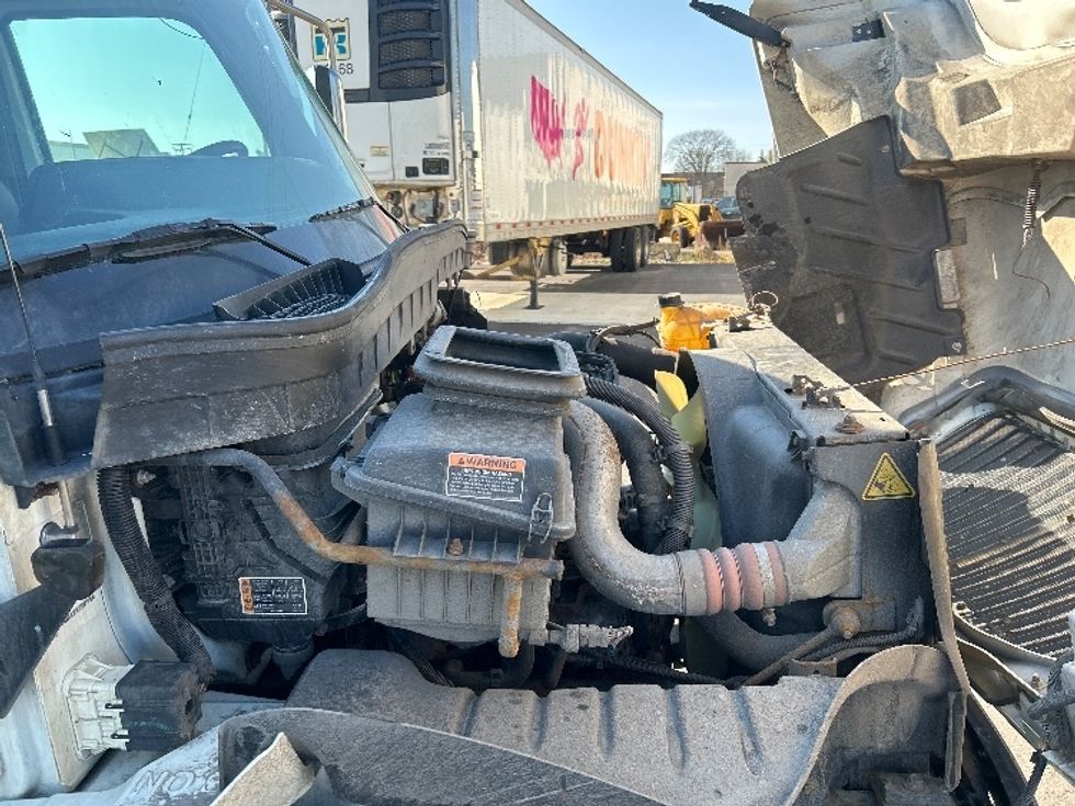 Medium Duty Box Truck-Light and Medium Duty Trucks-International-2021-MV607-Middlefield-OH-194,627\n\t\tmiles-$ 48,000 - Image 23