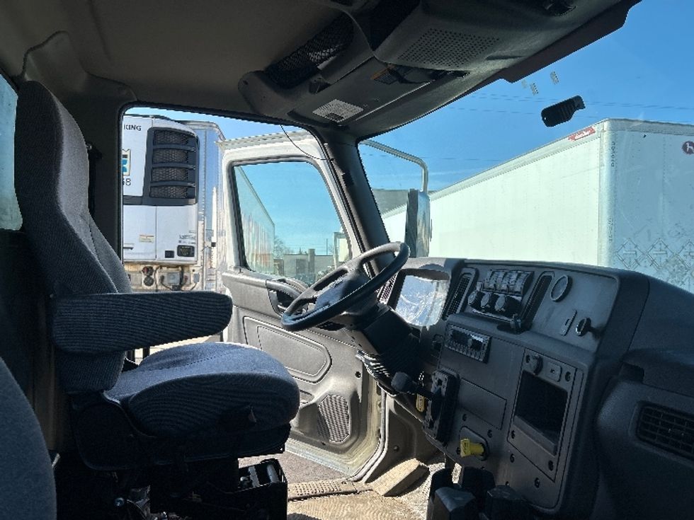 Medium Duty Box Truck-Light and Medium Duty Trucks-International-2021-MV607-Middlefield-OH-194,627\n\t\tmiles-$ 48,000 - Image 22