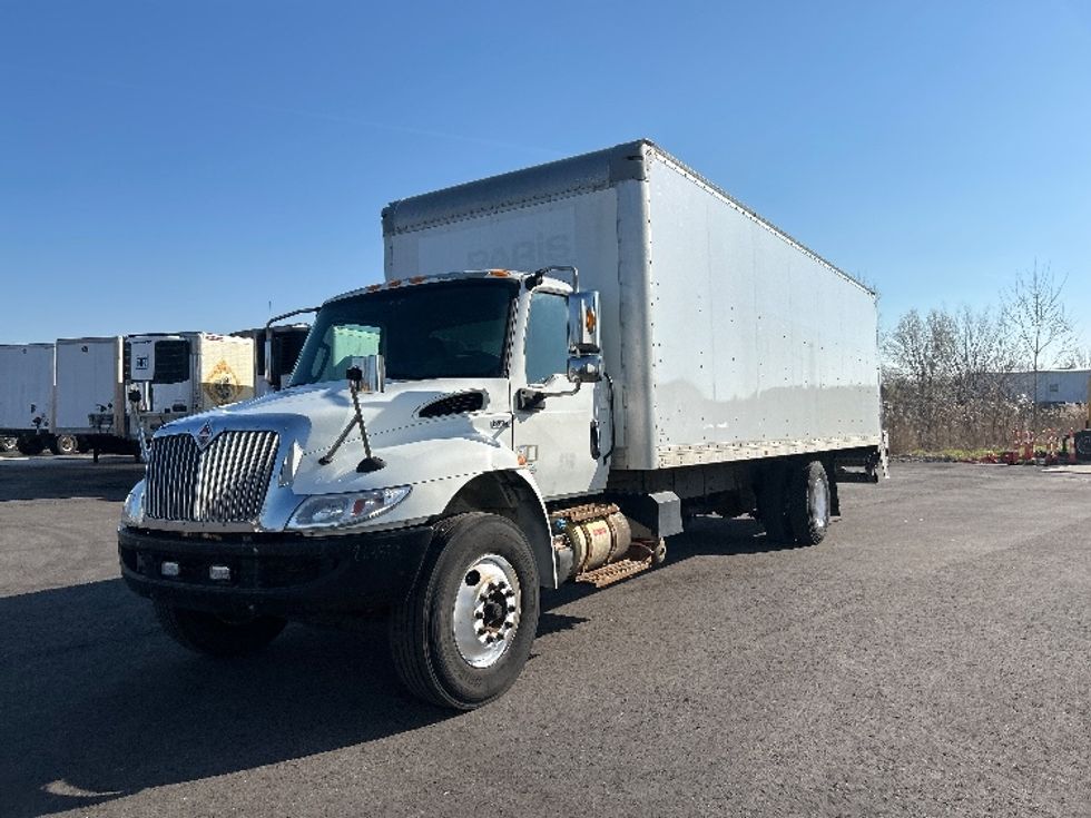 Medium Duty Box Truck-Light and Medium Duty Trucks-International-2021-MV607-Middlefield-OH-194,627\n\t\tmiles-$ 48,000 - Image 3