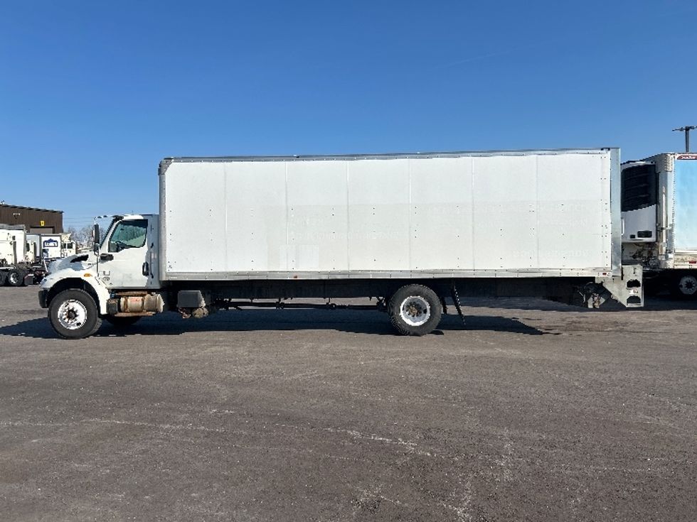 Medium Duty Box Truck-Light and Medium Duty Trucks-International-2021-MV607-Middlefield-OH-194,627\n\t\tmiles-$ 48,000 - Image 4