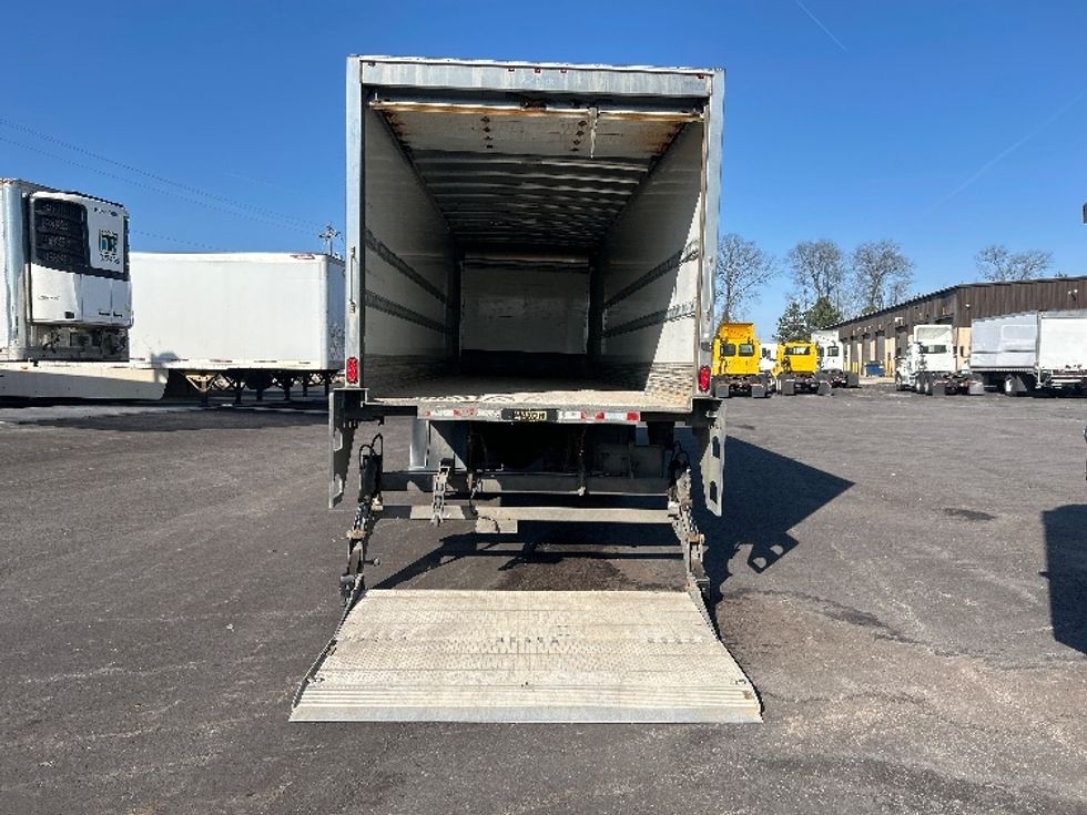 Medium Duty Box Truck-Light and Medium Duty Trucks-International-2021-MV607-Middlefield-OH-194,627\n\t\tmiles-$ 48,000 - Image 9