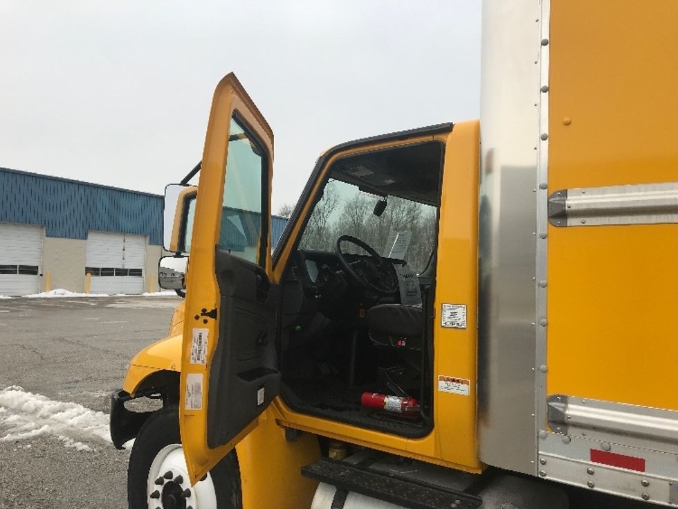 Medium Duty Box Truck-Light and Medium Duty Trucks-International-2021-MV607-Middlefield-OH-212,427\n\t\tmiles-$ 38,250 - Image 16