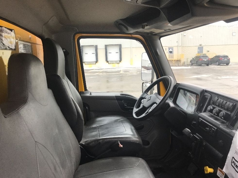 Medium Duty Box Truck-Light and Medium Duty Trucks-International-2021-MV607-Middlefield-OH-212,427\n\t\tmiles-$ 38,250 - Image 22
