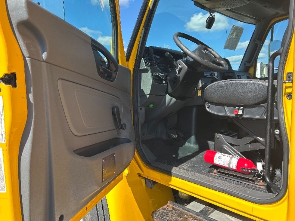 Medium Duty Box Truck-Light and Medium Duty Trucks-International-2021-MV607-Middlefield-OH-253,883\n\t\tmiles-$ 34,000 - Image 16