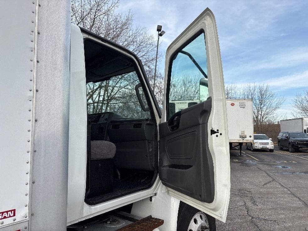 Medium Duty Box Truck-Light and Medium Duty Trucks-International-2021-MV607-Middlefield-OH-273,041\n\t\tmiles-$ 36,750 - Image 20
