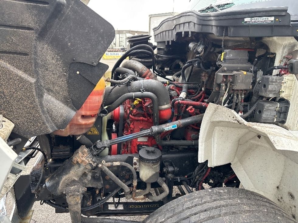 Medium Duty Box Truck-Light and Medium Duty Trucks-International-2021-MV607-Middlefield-OH-273,041\n\t\tmiles-$ 36,750 - Image 24