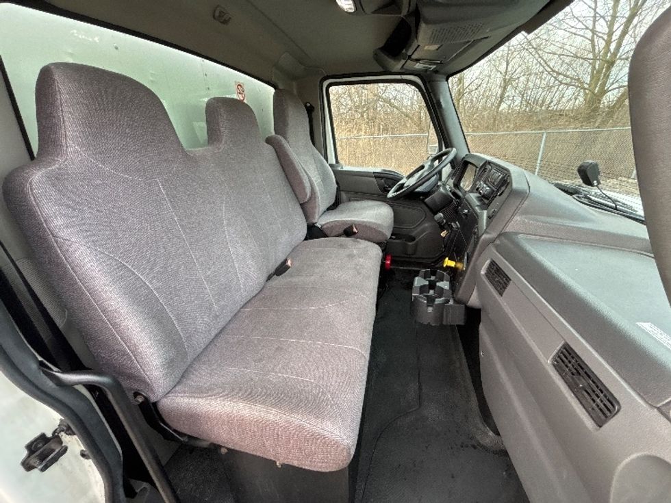Medium Duty Box Truck-Light and Medium Duty Trucks-International-2021-MV607-Middlefield-OH-273,041\n\t\tmiles-$ 36,750 - Image 22