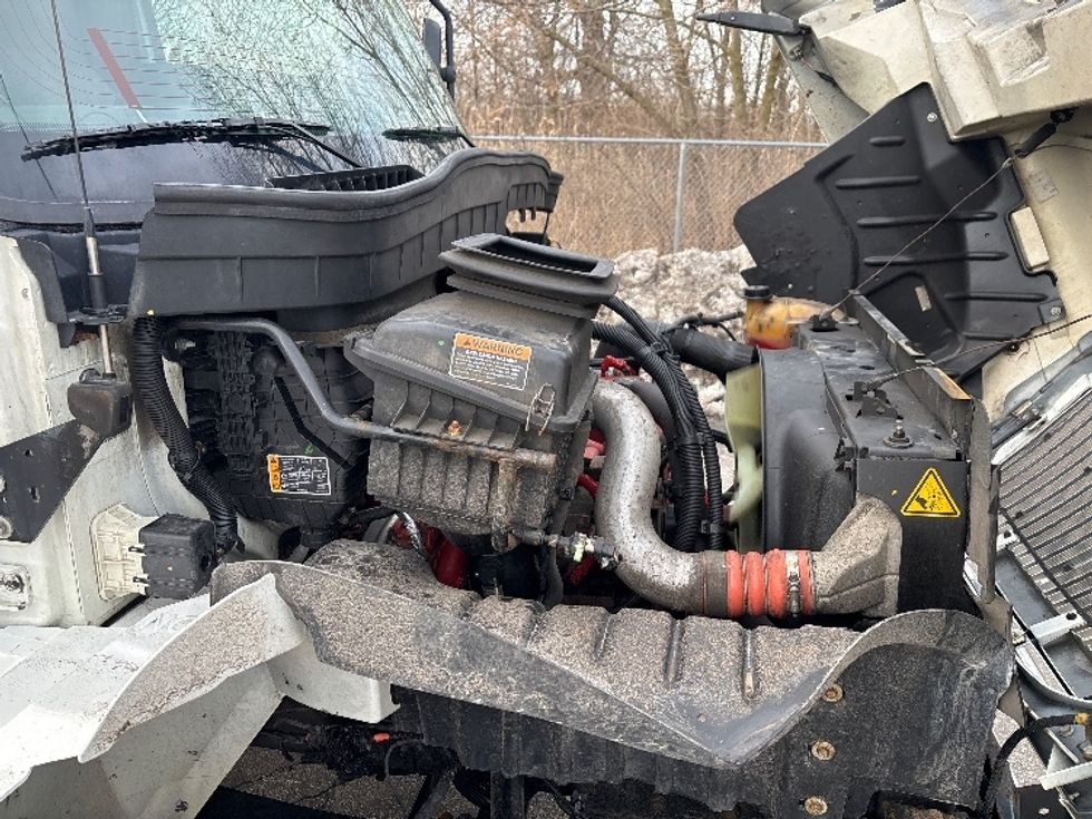 Medium Duty Box Truck-Light and Medium Duty Trucks-International-2021-MV607-Middlefield-OH-273,041\n\t\tmiles-$ 36,750 - Image 23