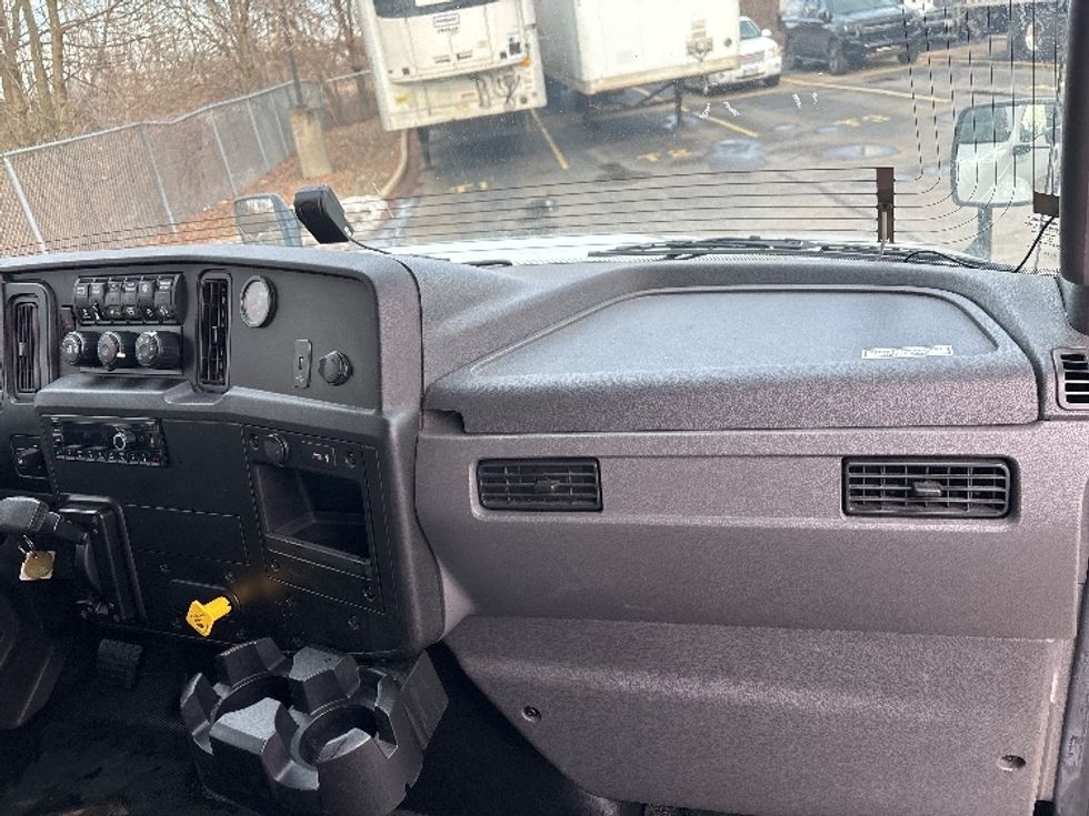 Medium Duty Box Truck-Light and Medium Duty Trucks-International-2021-MV607-Middlefield-OH-273,041\n\t\tmiles-$ 36,750 - Image 21