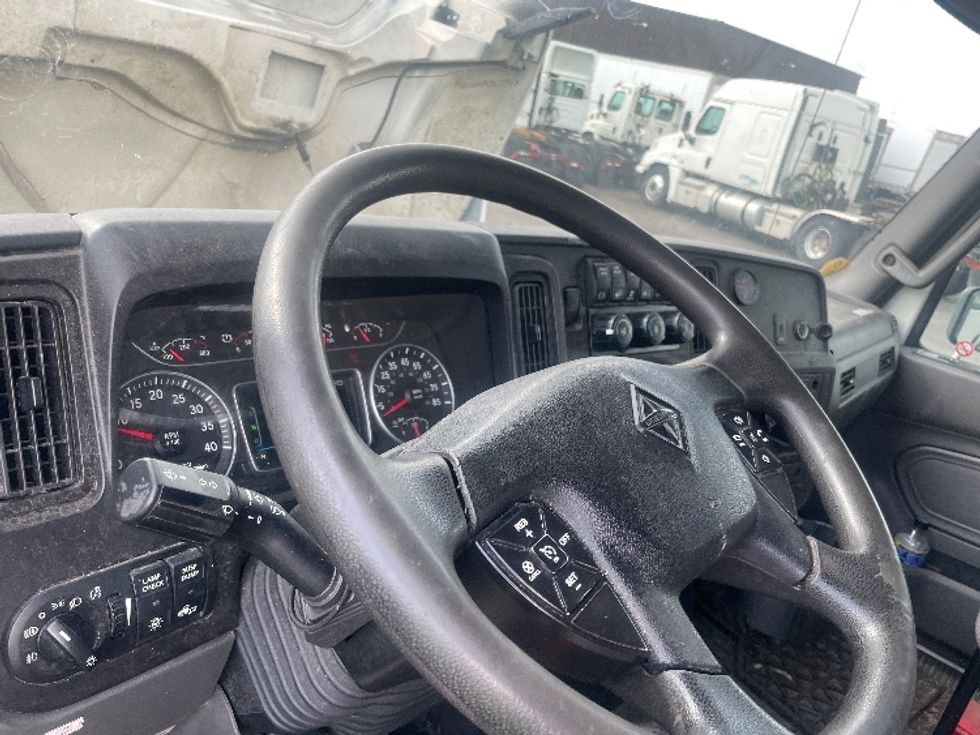 Medium Duty Box Truck-Light and Medium Duty Trucks-International-2021-MV607-Middlefield-OH-340,394\n\t\tmiles-$ 24,500 - Image 17