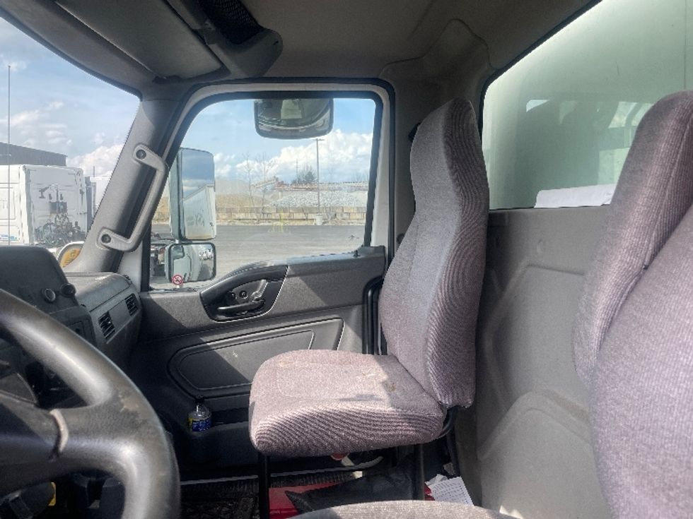 Medium Duty Box Truck-Light and Medium Duty Trucks-International-2021-MV607-Middlefield-OH-340,394\n\t\tmiles-$ 24,500 - Image 19