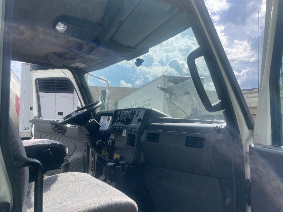 Medium Duty Box Truck-Light and Medium Duty Trucks-International-2021-MV607-Middlefield-OH-340,394\n\t\tmiles-$ 24,500 - Image 20