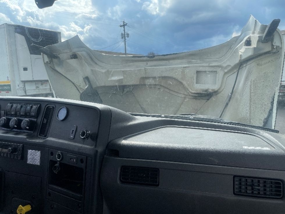 Medium Duty Box Truck-Light and Medium Duty Trucks-International-2021-MV607-Middlefield-OH-340,394\n\t\tmiles-$ 24,500 - Image 21