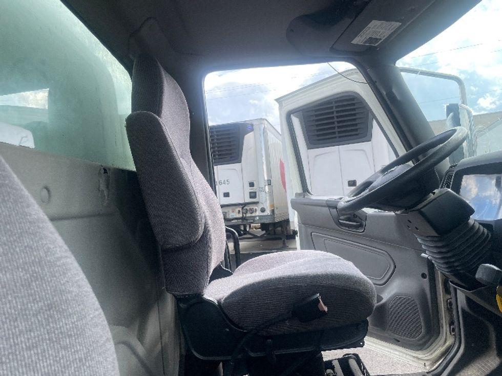 Medium Duty Box Truck-Light and Medium Duty Trucks-International-2021-MV607-Middlefield-OH-340,394\n\t\tmiles-$ 24,500 - Image 22