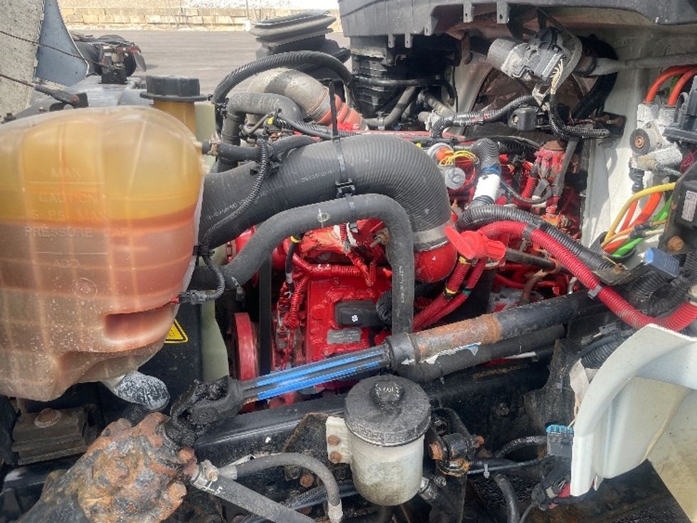 Medium Duty Box Truck-Light and Medium Duty Trucks-International-2021-MV607-Middlefield-OH-340,394\n\t\tmiles-$ 24,500 - Image 24