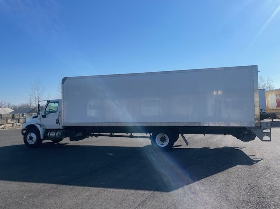 Medium Duty Box Truck-Light and Medium Duty Trucks-International-2021-MV607-Middlefield-OH-340,394\n\t\tmiles-$ 24,500 - Image 4
