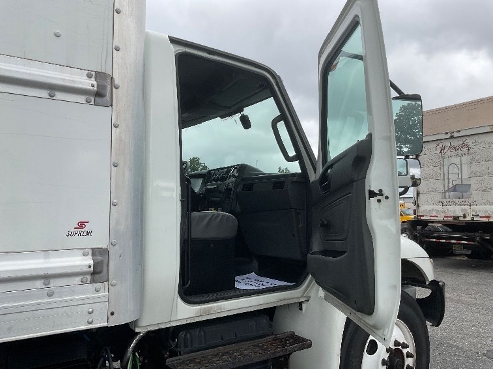 Medium Duty Box Truck-Light and Medium Duty Trucks-International-2021-MV607-Millville-NJ-200,402\n\t\tmiles-$ 46,500 - Image 20