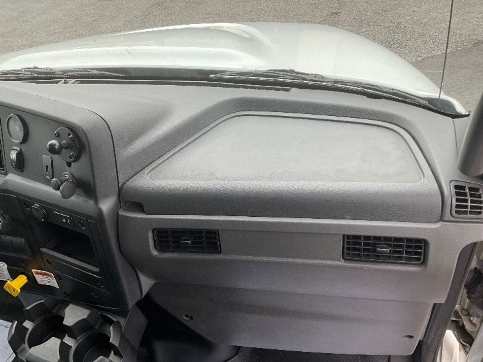 Medium Duty Box Truck-Light and Medium Duty Trucks-International-2021-MV607-Millville-NJ-200,402\n\t\tmiles-$ 46,500 - Image 21