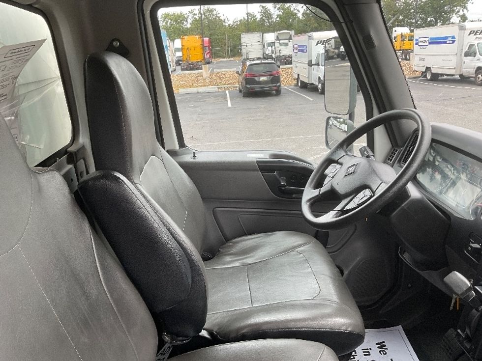 Medium Duty Box Truck-Light and Medium Duty Trucks-International-2021-MV607-Millville-NJ-200,402\n\t\tmiles-$ 46,500 - Image 22