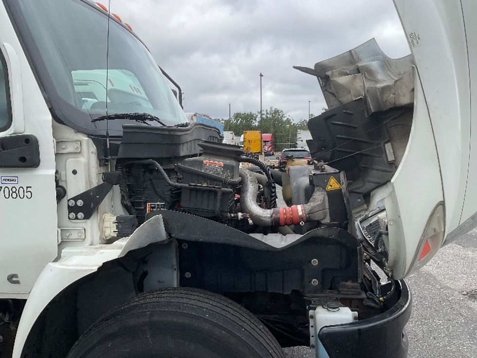 Medium Duty Box Truck-Light and Medium Duty Trucks-International-2021-MV607-Millville-NJ-200,402\n\t\tmiles-$ 46,500 - Image 23