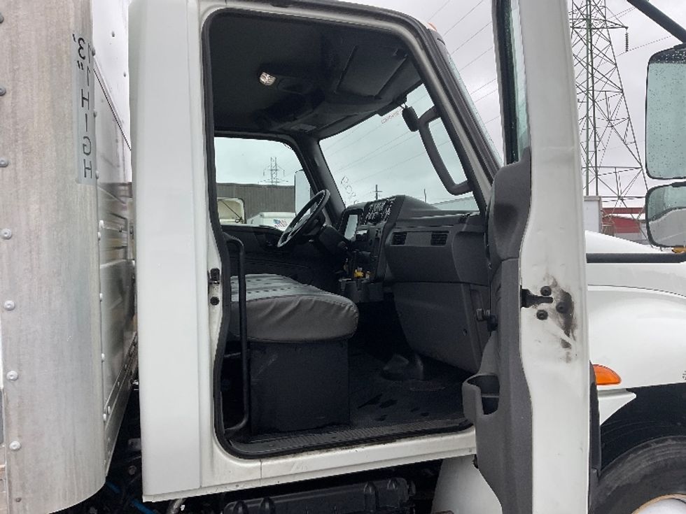 Medium Duty Box Truck-Light and Medium Duty Trucks-International-2021-MV607-Milwaukee-WI-123,623\n\t\tmiles-$ 64,000 - Image 20
