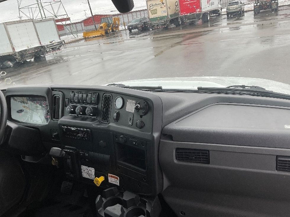 Medium Duty Box Truck-Light and Medium Duty Trucks-International-2021-MV607-Milwaukee-WI-123,623\n\t\tmiles-$ 64,000 - Image 21