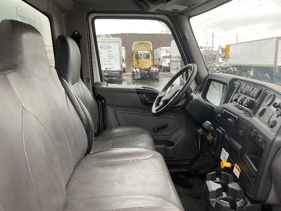 Medium Duty Box Truck-Light and Medium Duty Trucks-International-2021-MV607-Milwaukee-WI-123,623\n\t\tmiles-$ 64,000 - Image 22