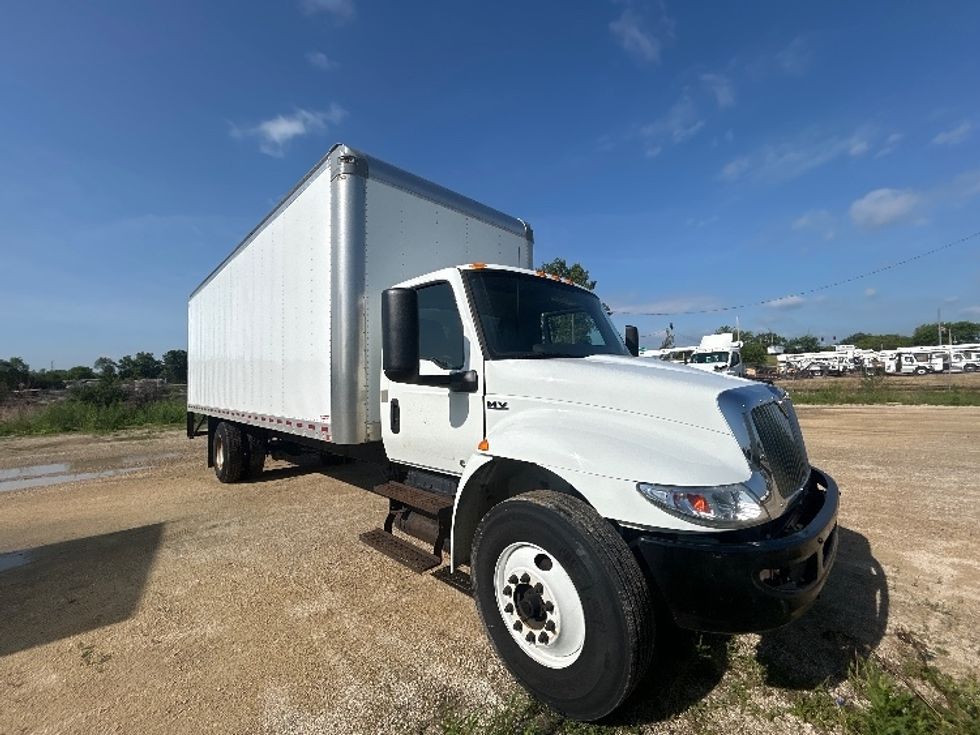 Medium Duty Box Truck-Light and Medium Duty Trucks-International-2021-MV607-Milwaukee-WI-146,235\n\t\tmiles-$ 51,500 - Image 1