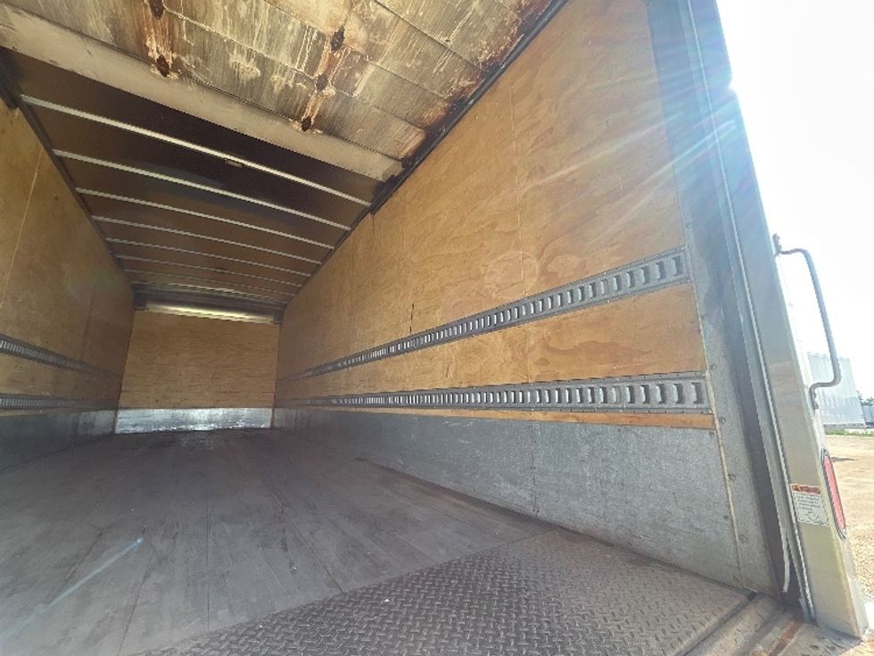 Medium Duty Box Truck-Light and Medium Duty Trucks-International-2021-MV607-Milwaukee-WI-146,235\n\t\tmiles-$ 51,500 - Image 12