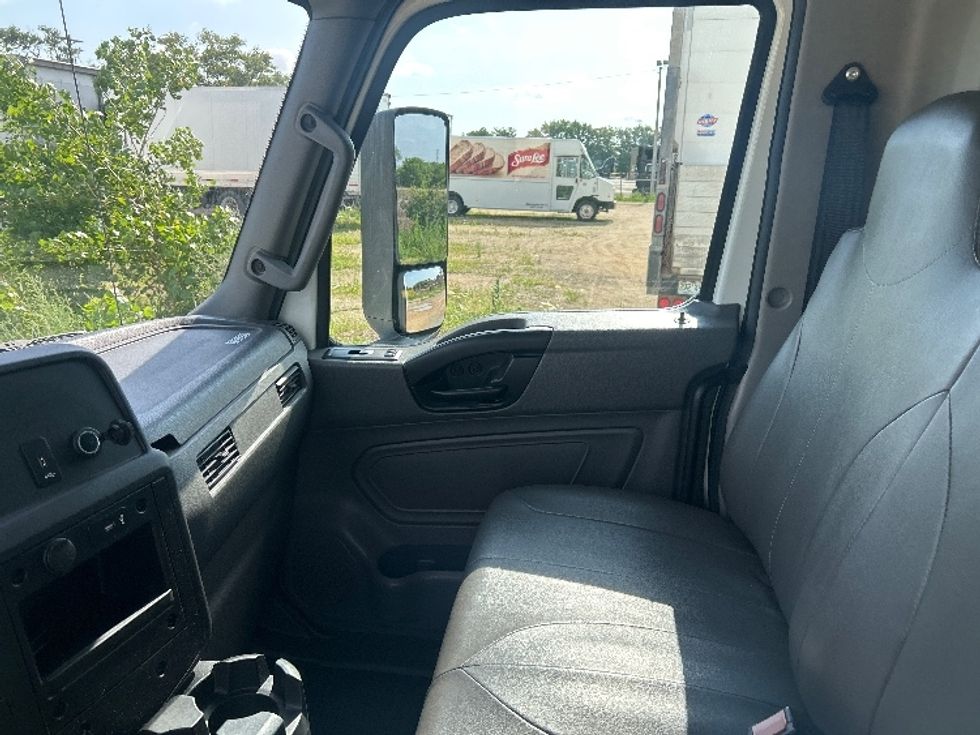 Medium Duty Box Truck-Light and Medium Duty Trucks-International-2021-MV607-Milwaukee-WI-146,235\n\t\tmiles-$ 51,500 - Image 19