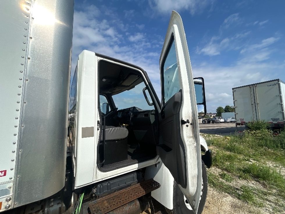 Medium Duty Box Truck-Light and Medium Duty Trucks-International-2021-MV607-Milwaukee-WI-146,235\n\t\tmiles-$ 51,500 - Image 20