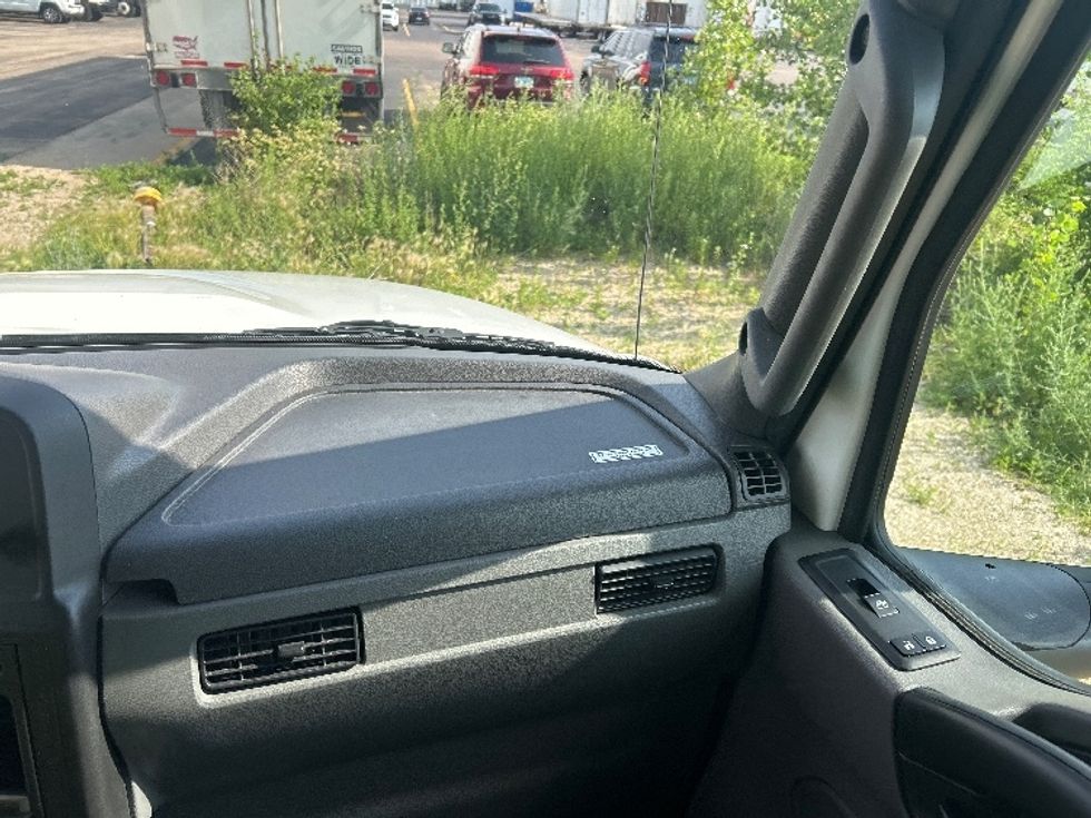 Medium Duty Box Truck-Light and Medium Duty Trucks-International-2021-MV607-Milwaukee-WI-146,235\n\t\tmiles-$ 51,500 - Image 21