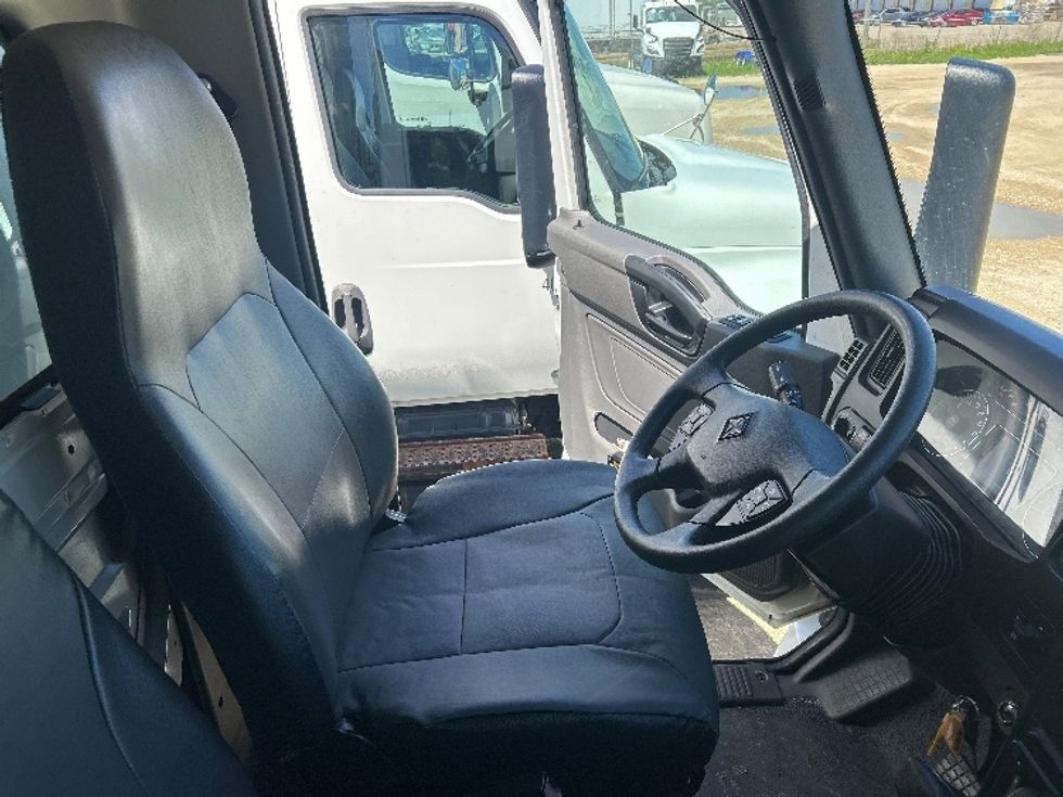 Medium Duty Box Truck-Light and Medium Duty Trucks-International-2021-MV607-Milwaukee-WI-146,235\n\t\tmiles-$ 51,500 - Image 22