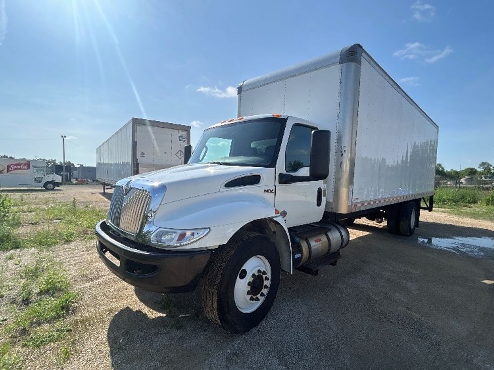 Medium Duty Box Truck-Light and Medium Duty Trucks-International-2021-MV607-Milwaukee-WI-146,235\n\t\tmiles-$ 51,500 - Image 3