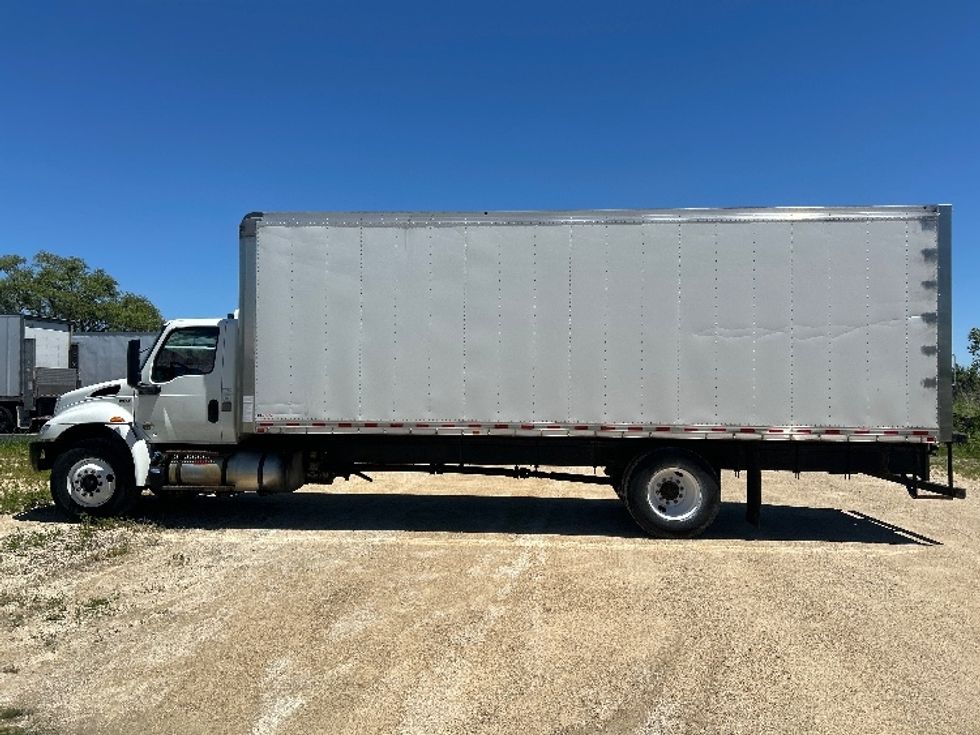 Medium Duty Box Truck-Light and Medium Duty Trucks-International-2021-MV607-Milwaukee-WI-146,235\n\t\tmiles-$ 51,500 - Image 4